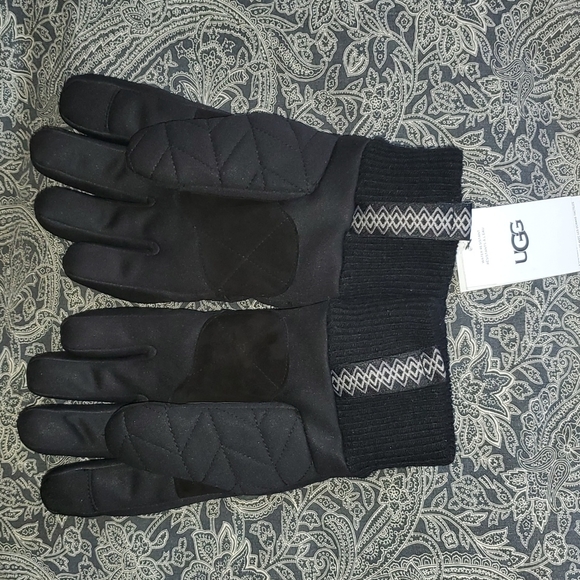 UGG Quilted Winter Touchscreen Compatible Gloves With Knit Cuff - Black - Picture 6 of 6